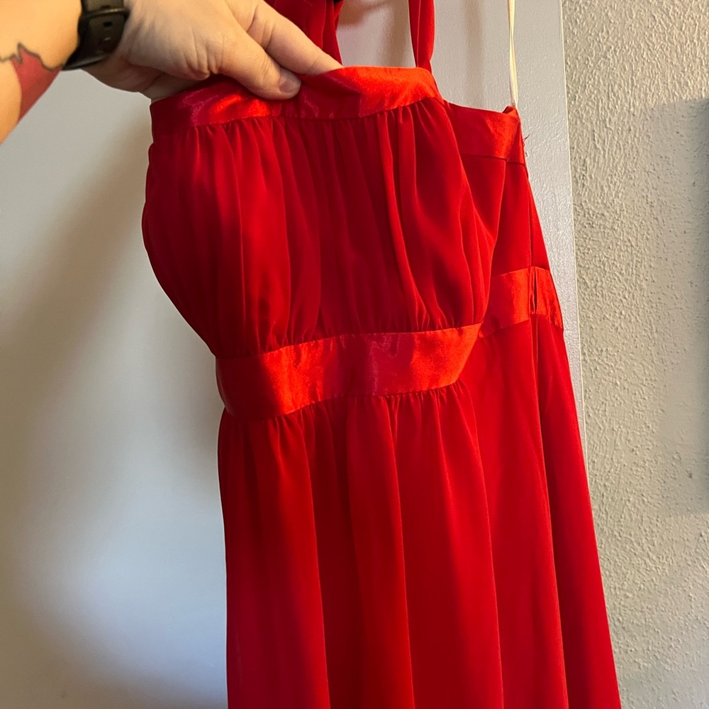 Elegant Red Sleeveless Dress
